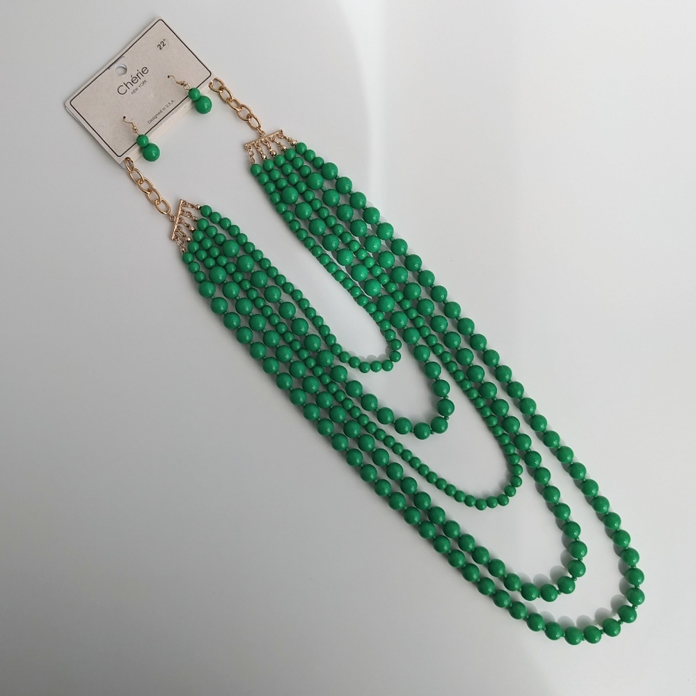 Unique Vintage Green Necklace Earring Set NWT
